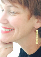 #8 earrings gold